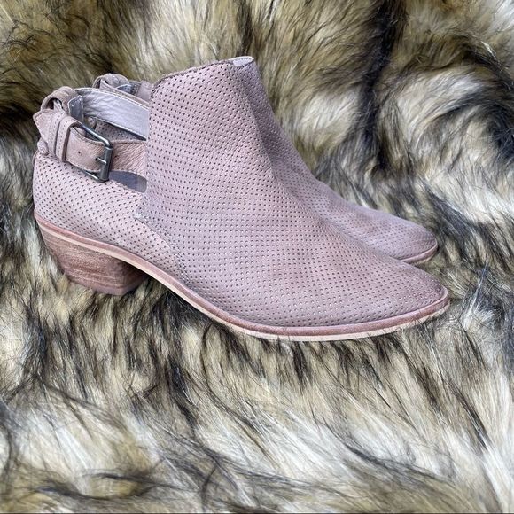 Dolce Vita Kara Suede Perforated bootie size 8 - Picture 2 of 6